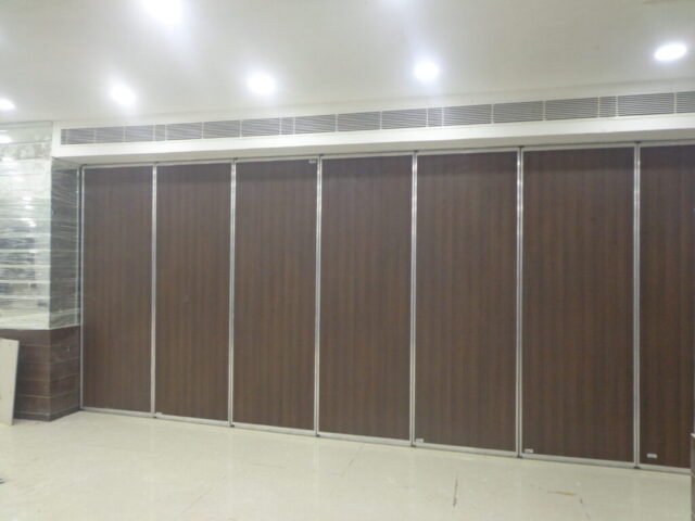 Wooden Sliding Partition/ acoustic sliding folding partition